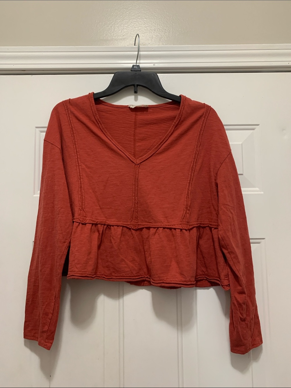 4/$10 Rust Red Cotton Blend V-Neck Long Sleeve Crop Top Size Medium